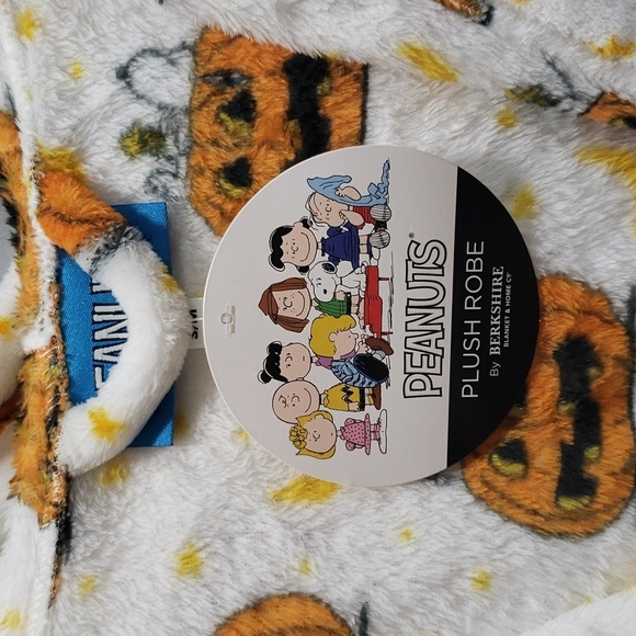 Berkshire Blanket & Home Peanuts Snoopy Plush Halloween Robe, S/M - Picture 3 of 5